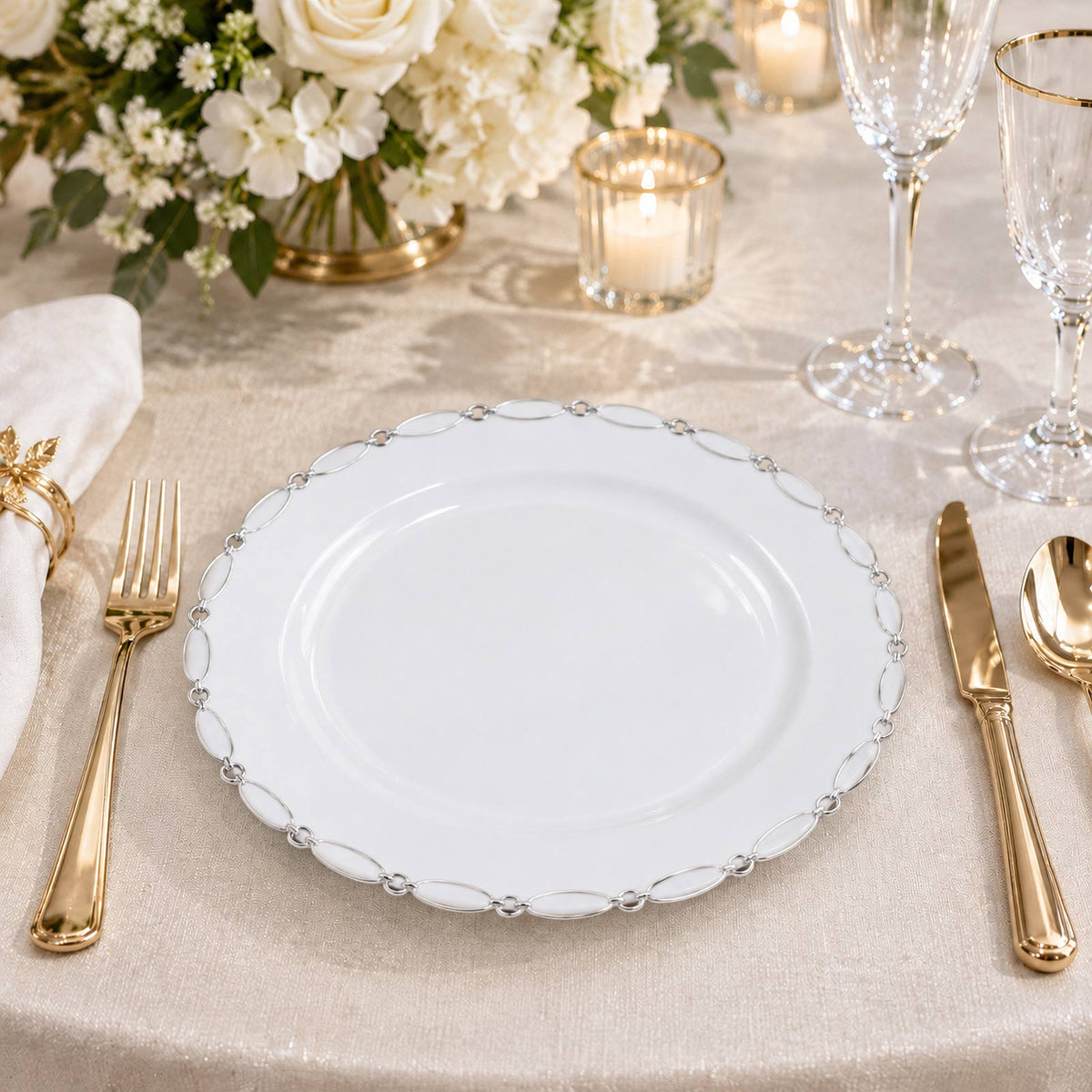 20 Pack White Plastic Dinner Plates, 10" Round with Silver Interlocking Chain Rim - Disposable Party