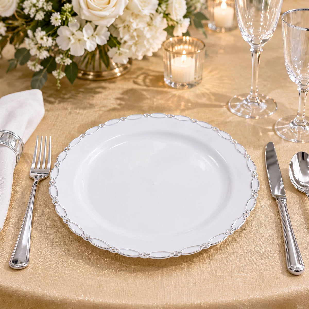 20 Pack White Plastic Dinner Plates, 10" Round with Silver Interlocking Chain Rim - Disposable Party