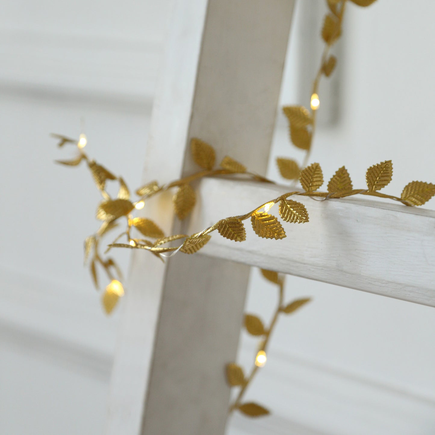 15ft Warm White 40 LED Metallic Gold Leaf String Lights Hanging Vine, Decorative Battery Operated Fairy Lights Rose Leaf Garland