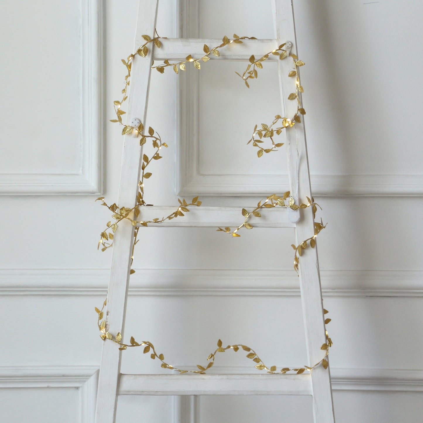 15ft Warm White 40 LED Metallic Gold Leaf String Lights Hanging Vine, Decorative Battery Operated Fairy Lights Rose Leaf Garland