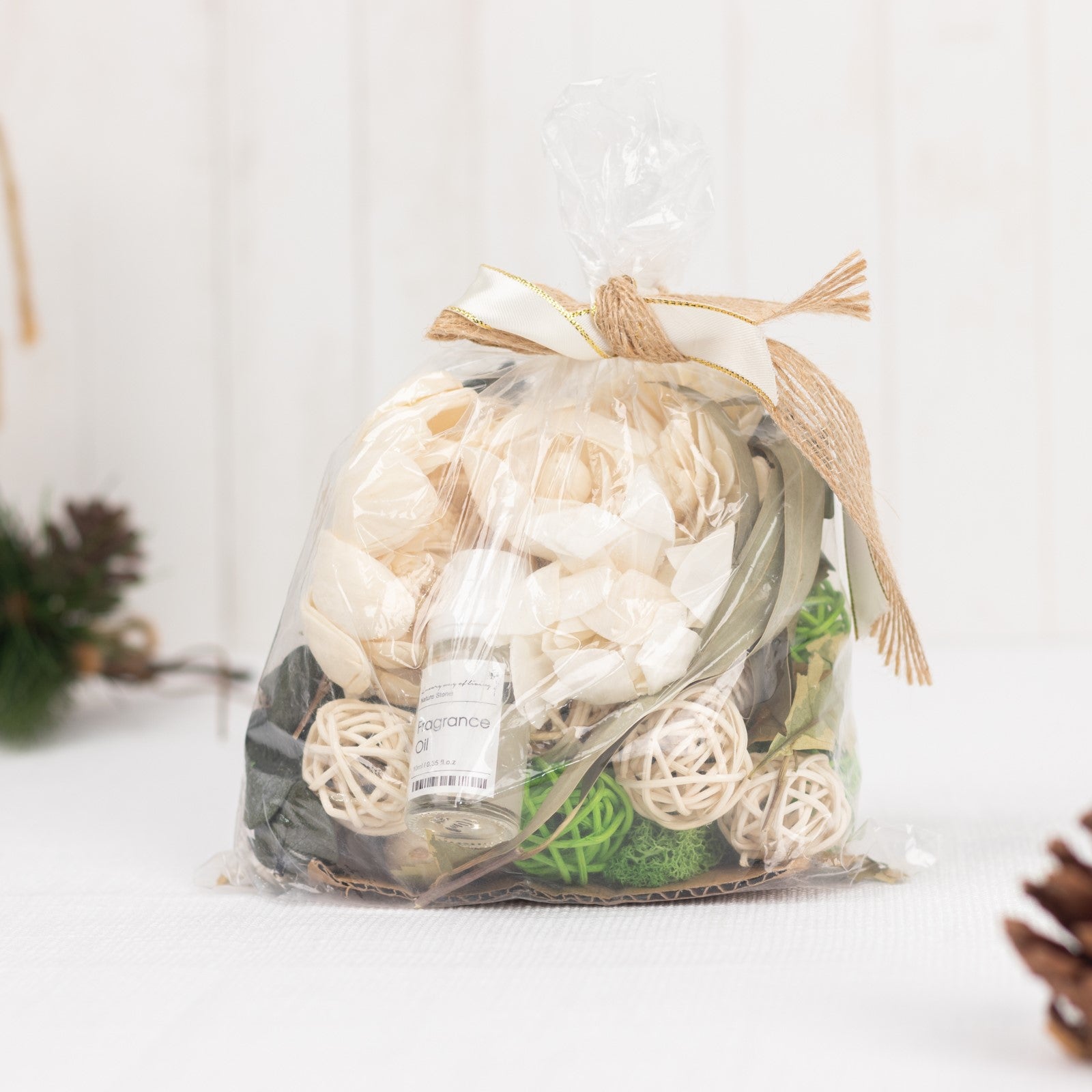 Natural dried potpourri with vanilla fragrance, featuring cream and green elements.
