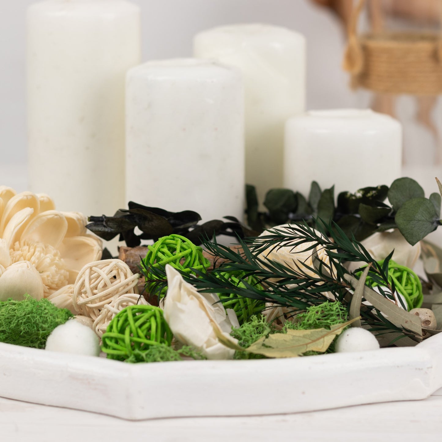 Natural dried assorted potpourri in green and white with vanilla fragrance.