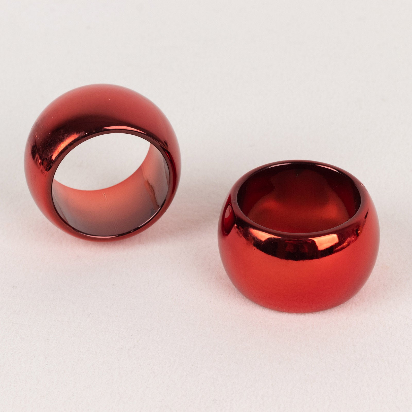 Set Of 4 Red Colored Acrylic Napkin Rings