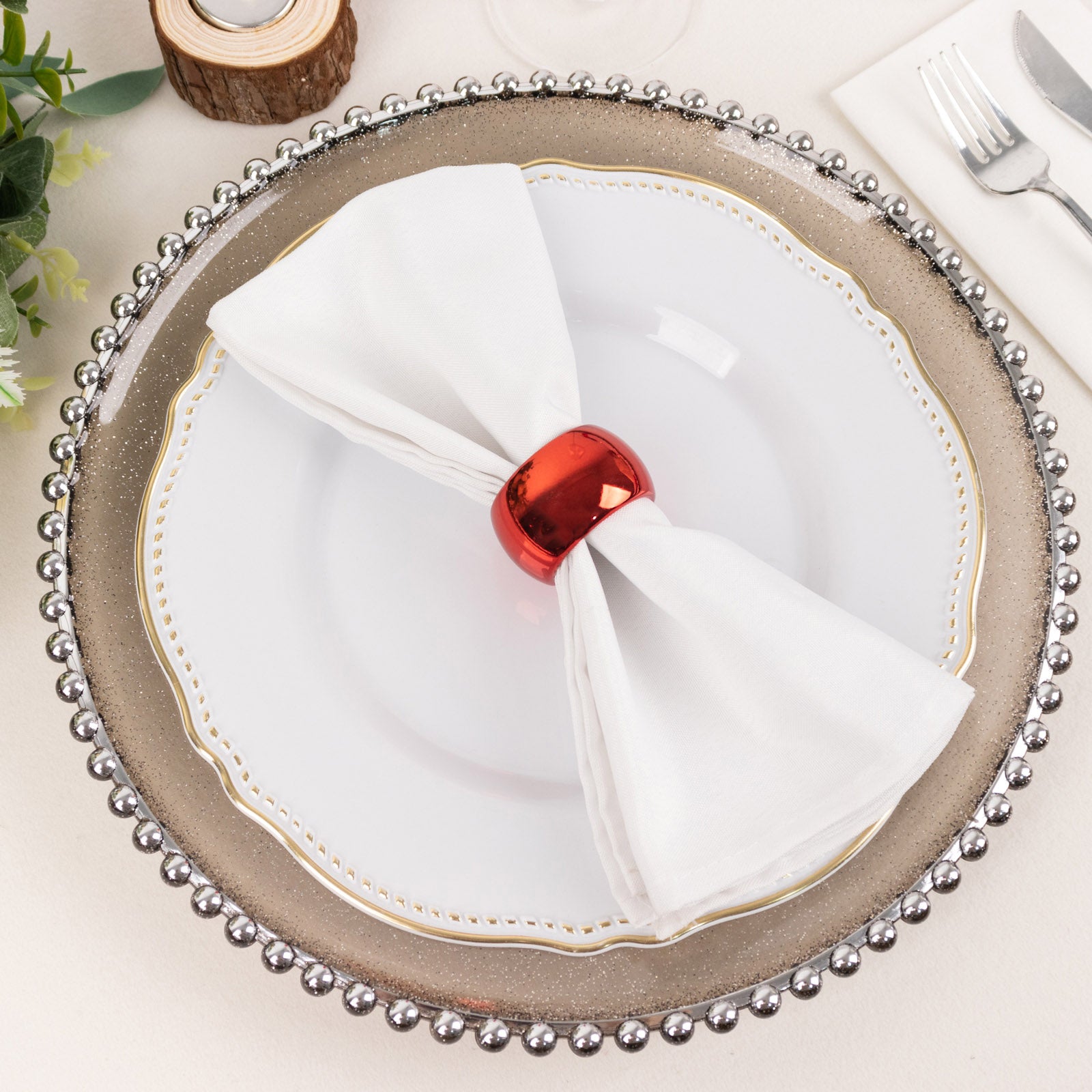 Set Of 4 Red Colored Acrylic Napkin Rings