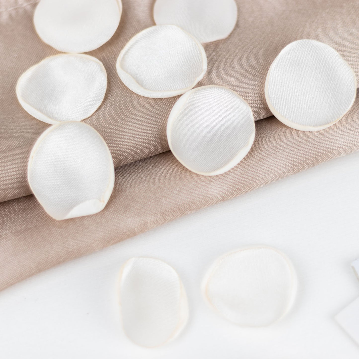 400 Pack | Shiny Ivory Silk Rose Petals, Artificial Flower Petal Round Table Confetti