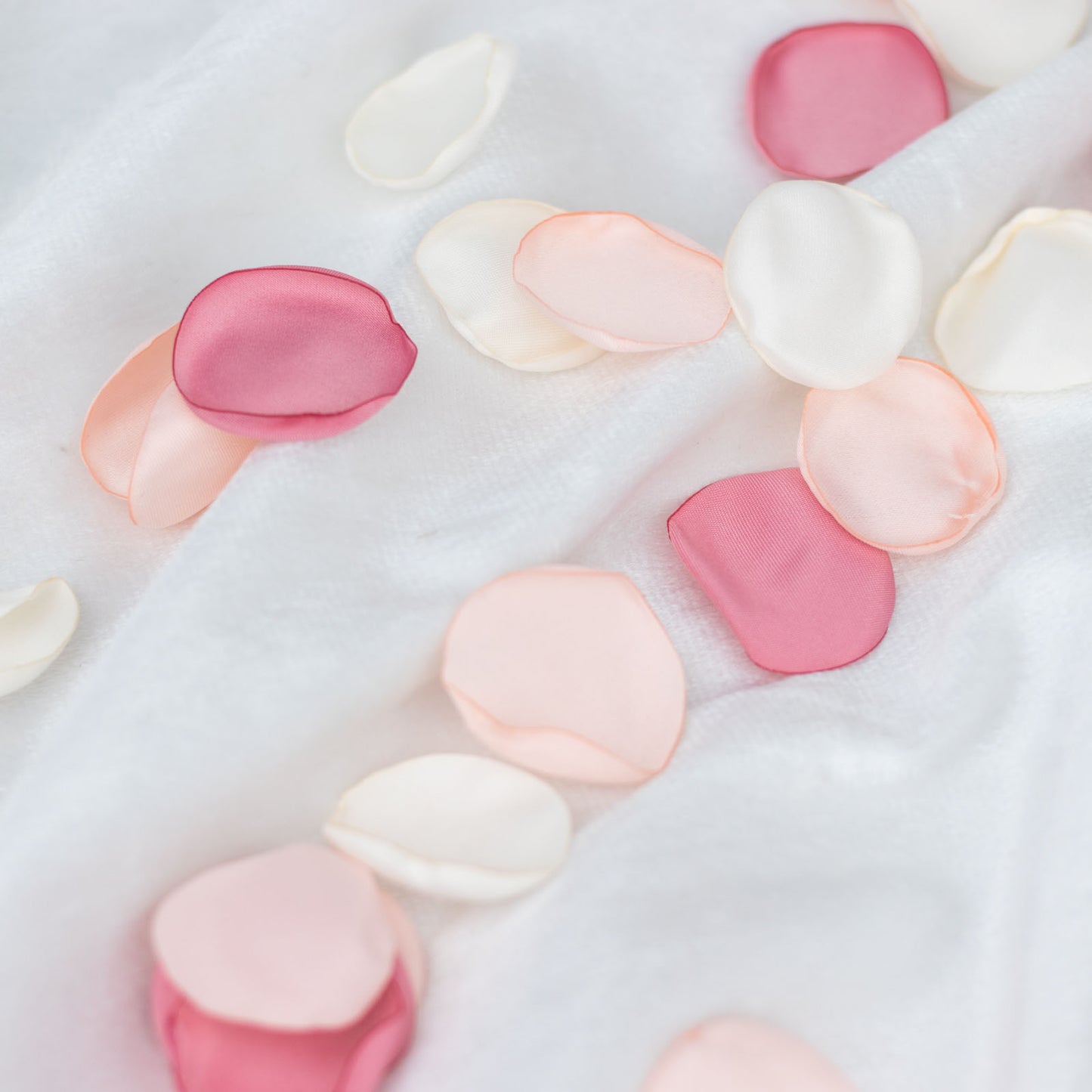 400 Pack Matte Blush Ivory Mix Silk Rose Petals, Artificial Flower Petal Round Table Confetti