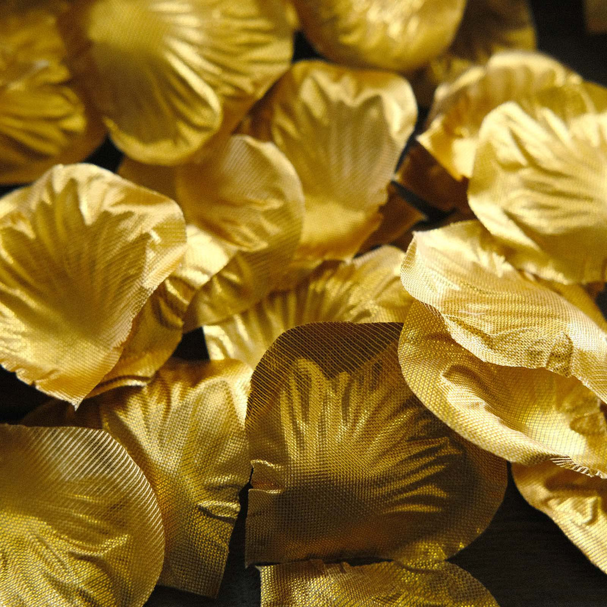 2000 Pack Silk Rose Petals Confetti, Metallic Gold – Round Decorative Scatters for Tables
