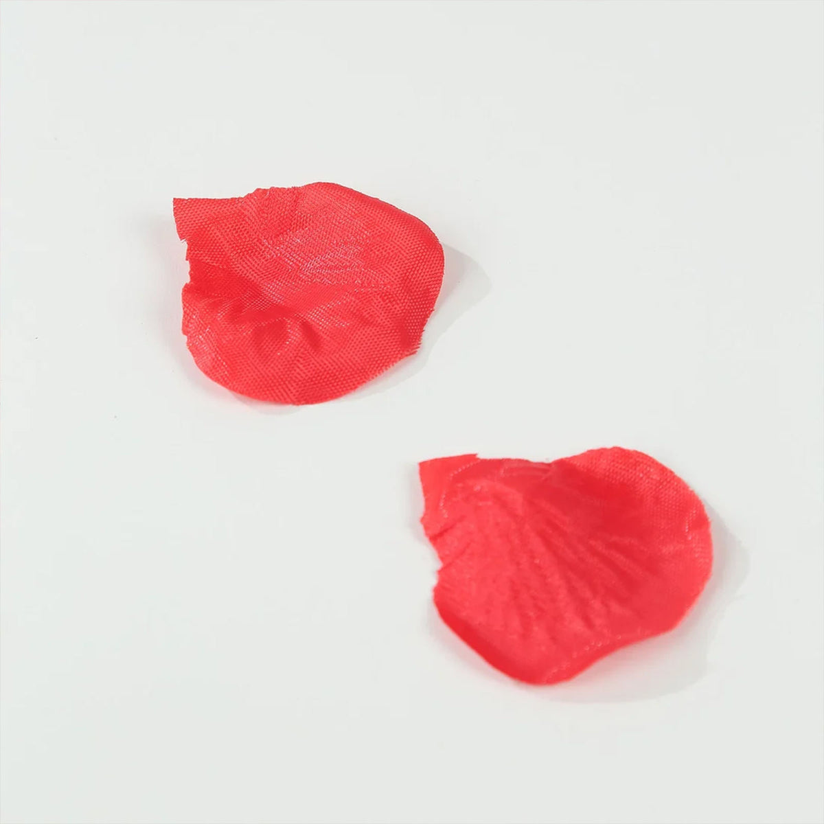 2000 Pack Silk Rose Petals Confetti, Red – Round Decorative Scatters for Tables