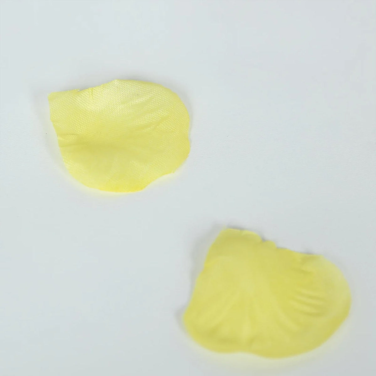 2000 Pack Silk Rose Petals Confetti, Yellow – Round Decorative Scatters for Tables