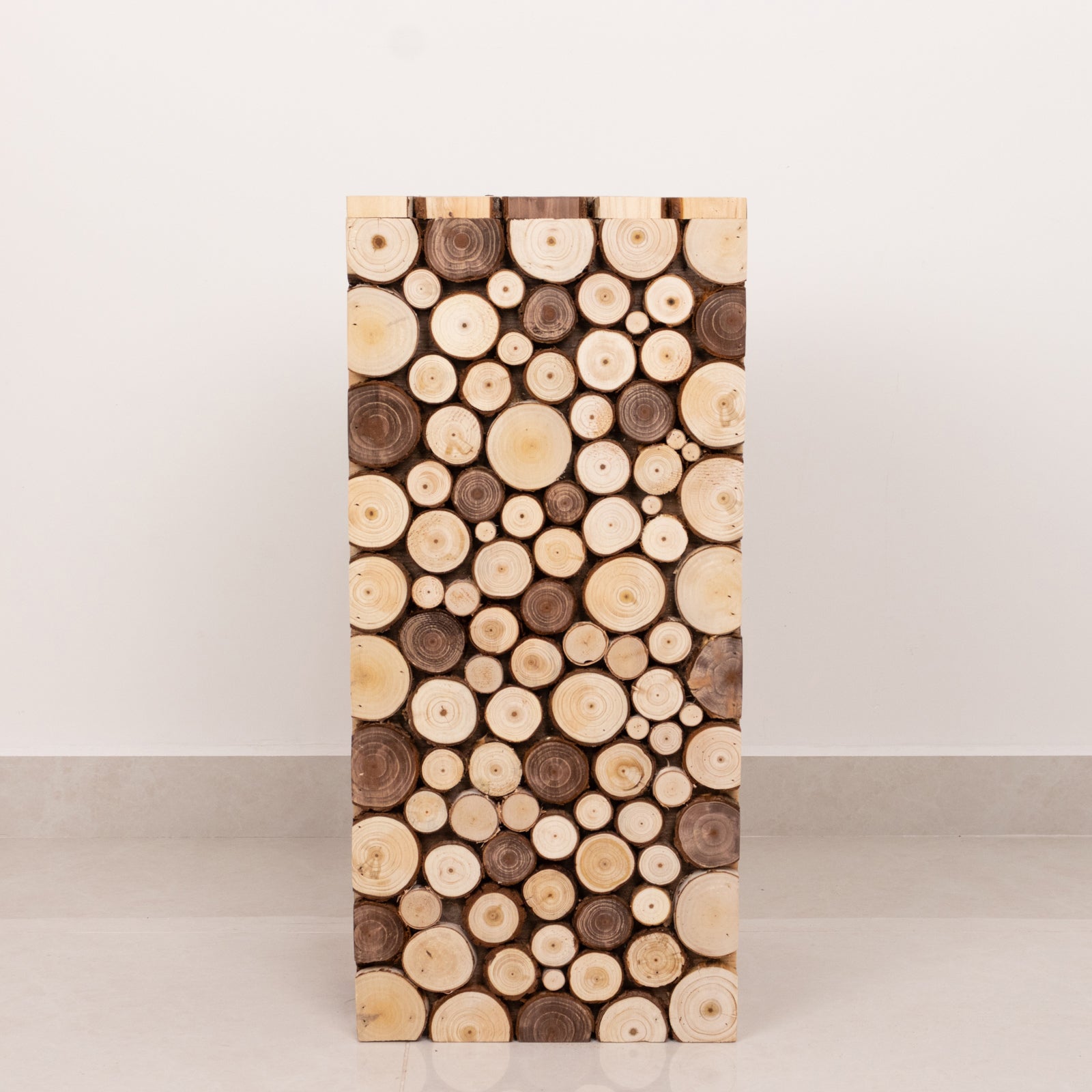 Natural wooden slices pillar prop pedestal stand for rustic decor.