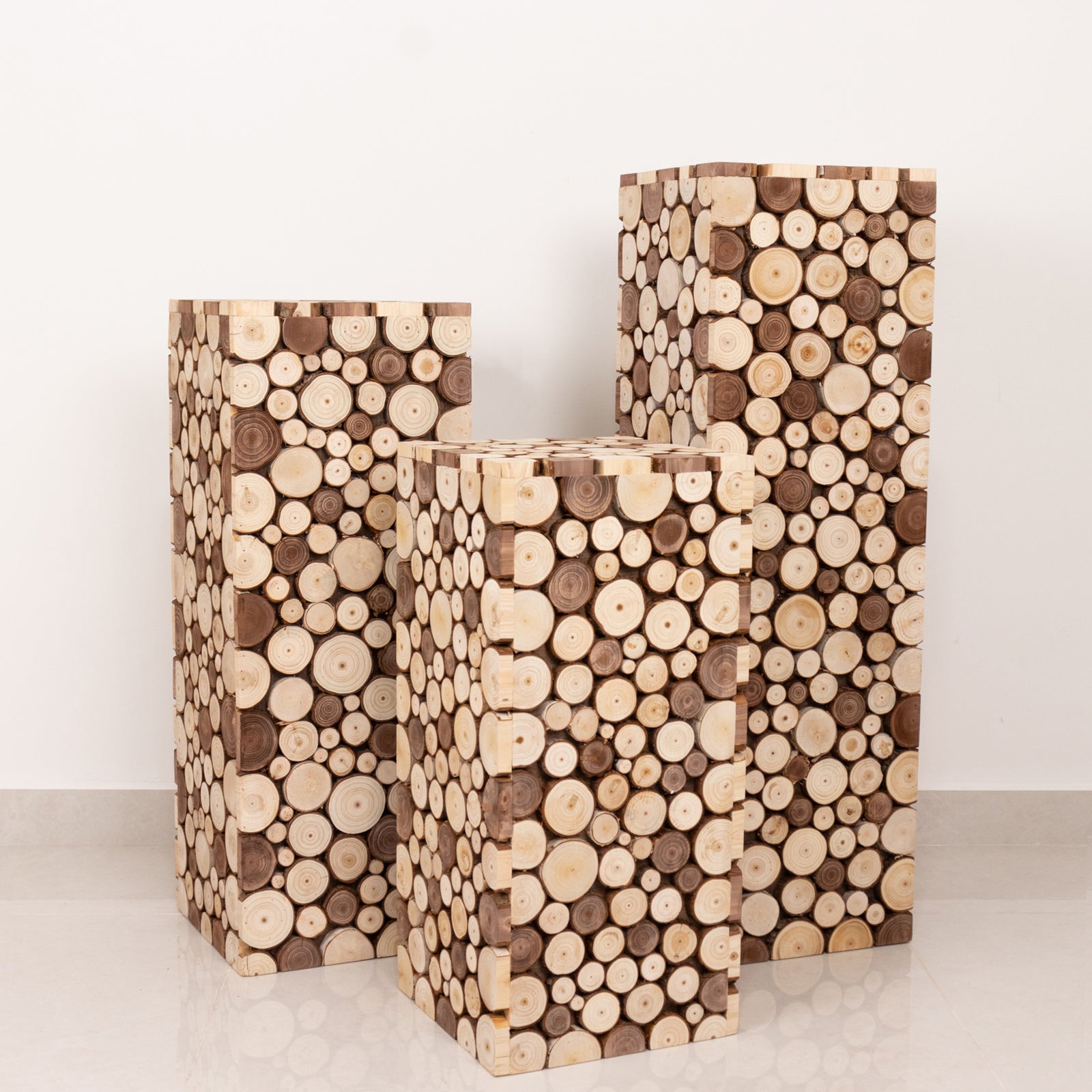 Natural wooden slices pillar pedestal stand, rustic farmhouse decor.
