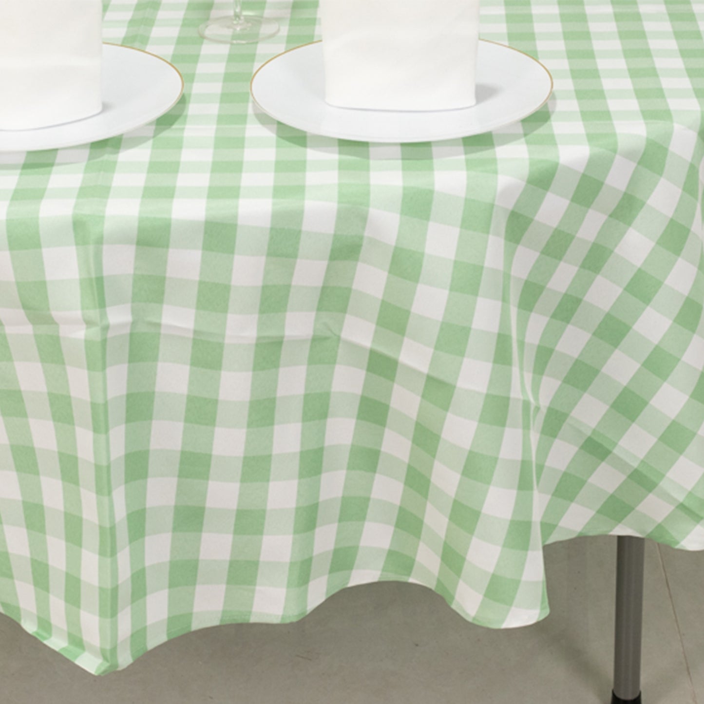 90" White Sage Green Buffalo Plaid Round Tablecloth, Gingham Polyester Checkered Tablecloth