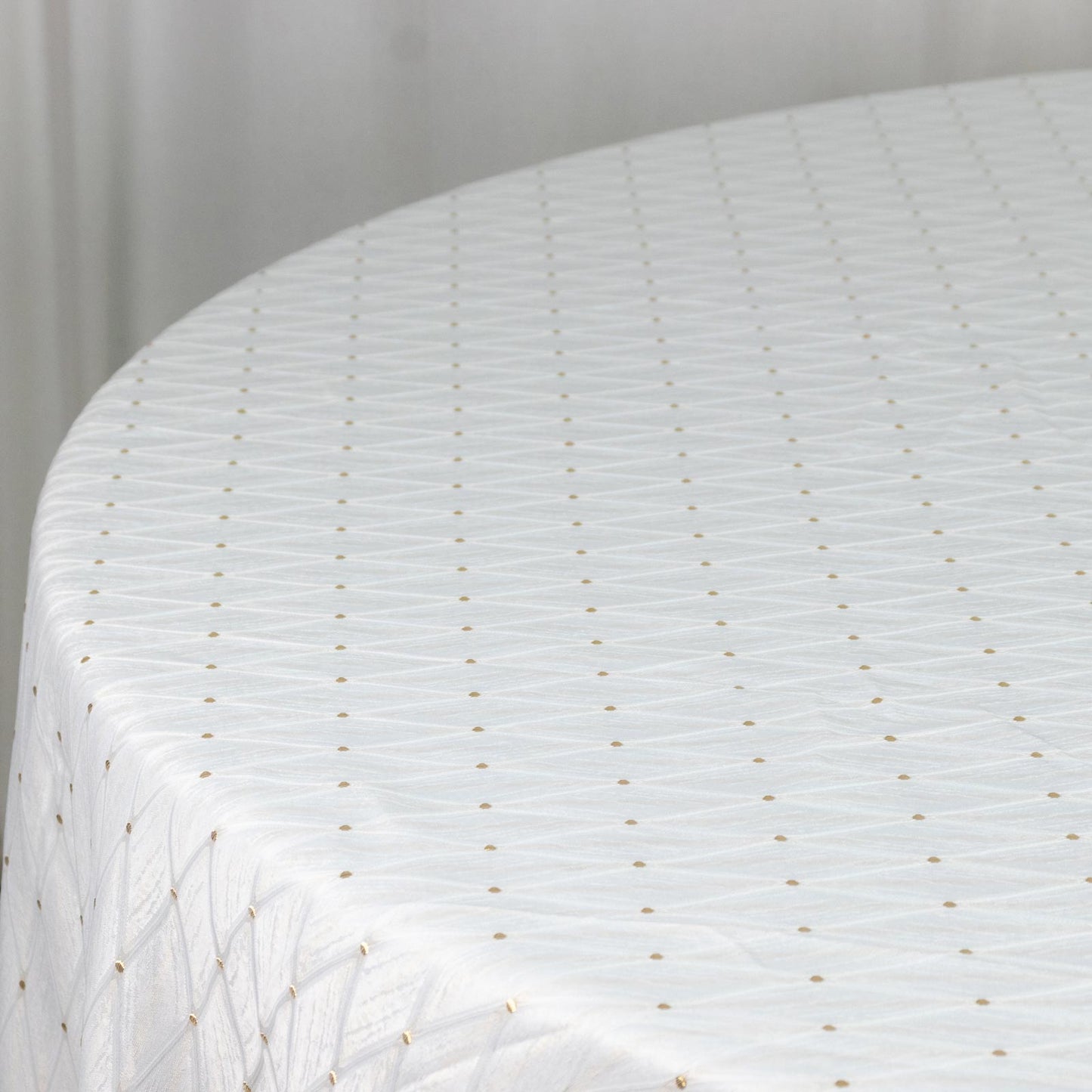 Jacquard Tablecloth 120" Round White - Diamond Trellis with Gold Accent Dots