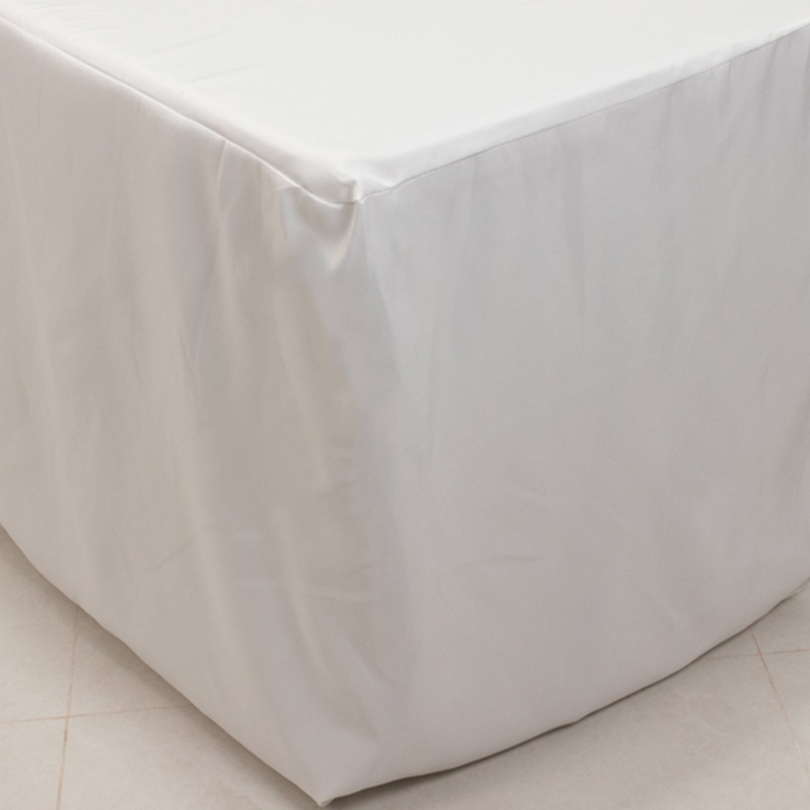 White fitted premium polyester tablecloth for 8ft tables.