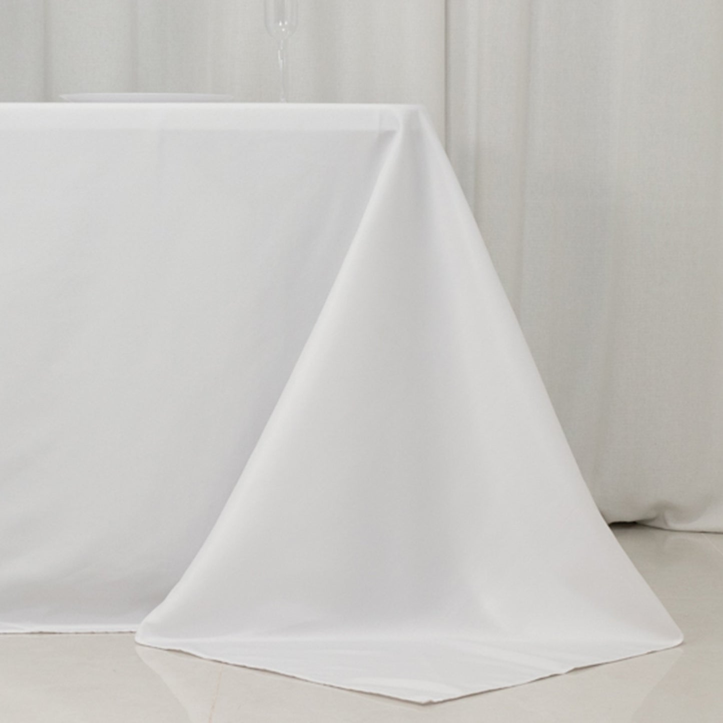 90"x132" Fire Retardant White Tablecloth Seamless Premium Polyester Rectangular Table Cover for 6 Foot Table With Floor-Length Drop