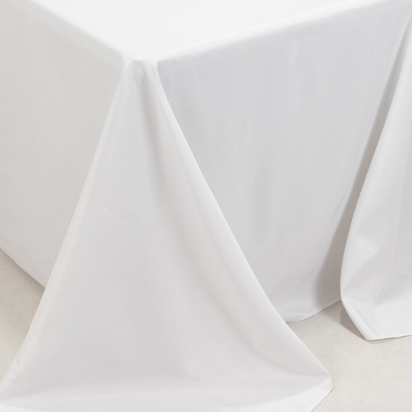 90"x132" Fire Retardant White Tablecloth Seamless Premium Polyester Rectangular Table Cover for 6 Foot Table With Floor-Length Drop