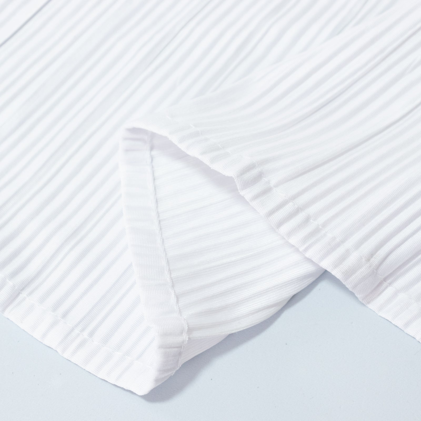 White accordion pleated scuba tablecloth, wrinkle-free and stain-resistant.