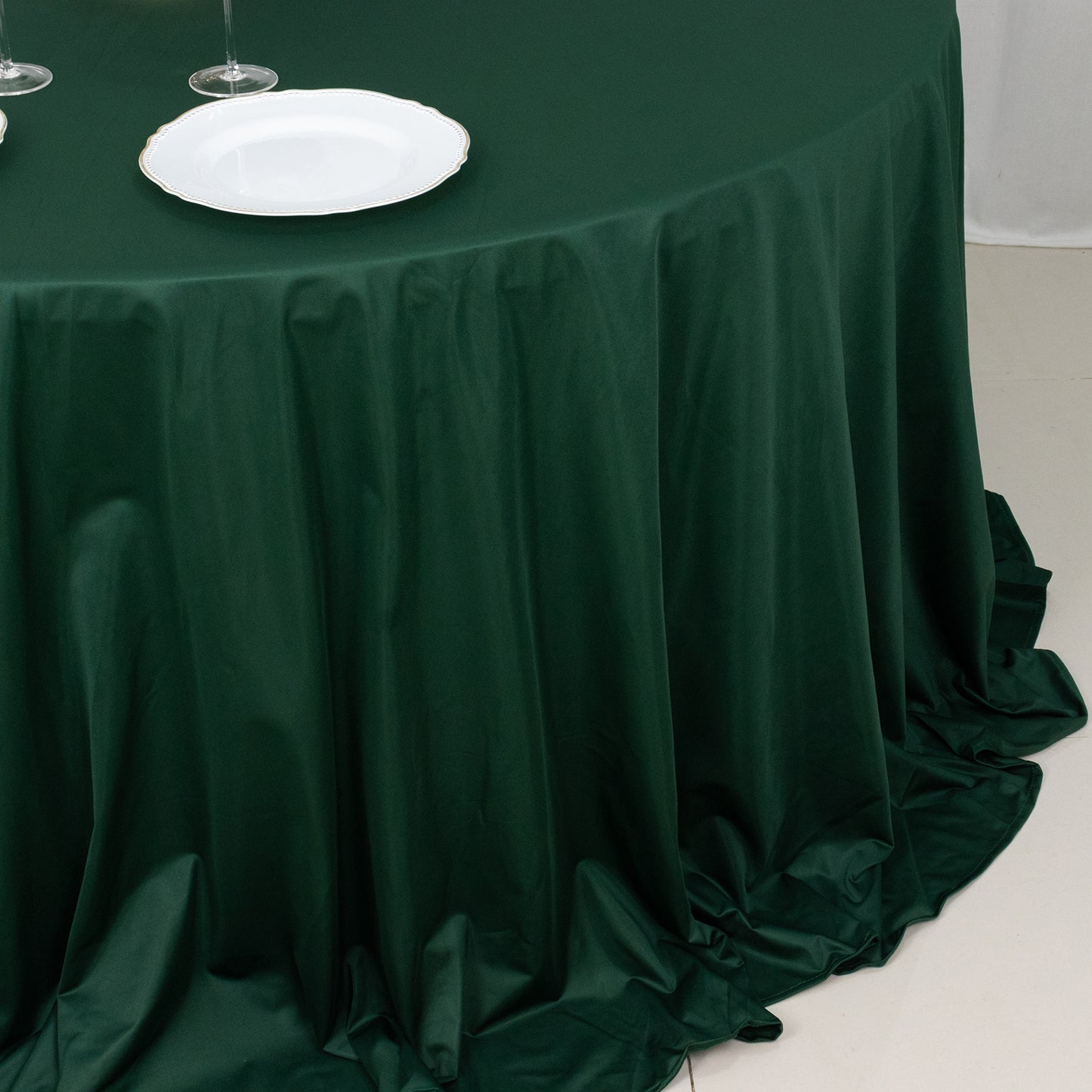 132" Hunter Emerald Green Premium Scuba Wrinkle Free Round Tablecloth, Seamless Scuba Polyester Tablecloth