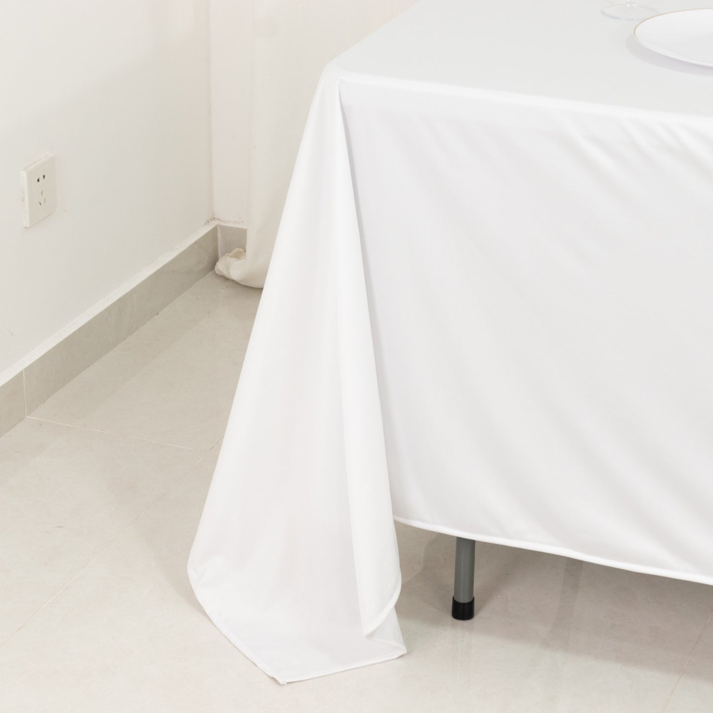 Scuba Rectangular 72"x120" Tablecloth White - Wrinkle Free & Stain Resistant Table Cover