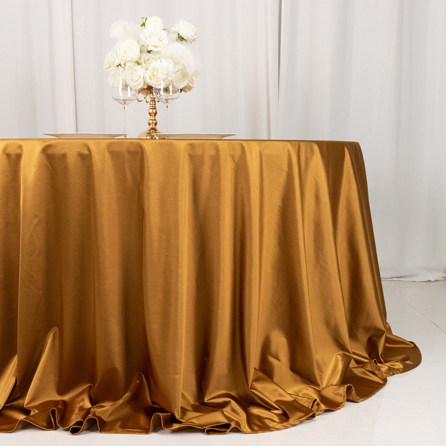 132" Shimmer Gold Premium Scuba Round Tablecloth, Wrinkle Free Seamless Polyester Tablecloth