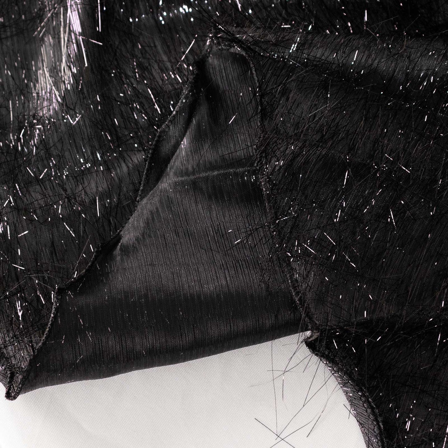 120" Black Metallic Premium Tinsel Shag Round Tablecloth, Shimmery Metallic Fringe Polyester Tablecloth