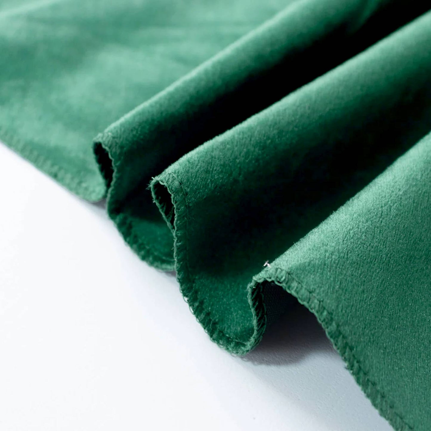 Premium Velvet Round Tablecloth in Hunter Emerald Green