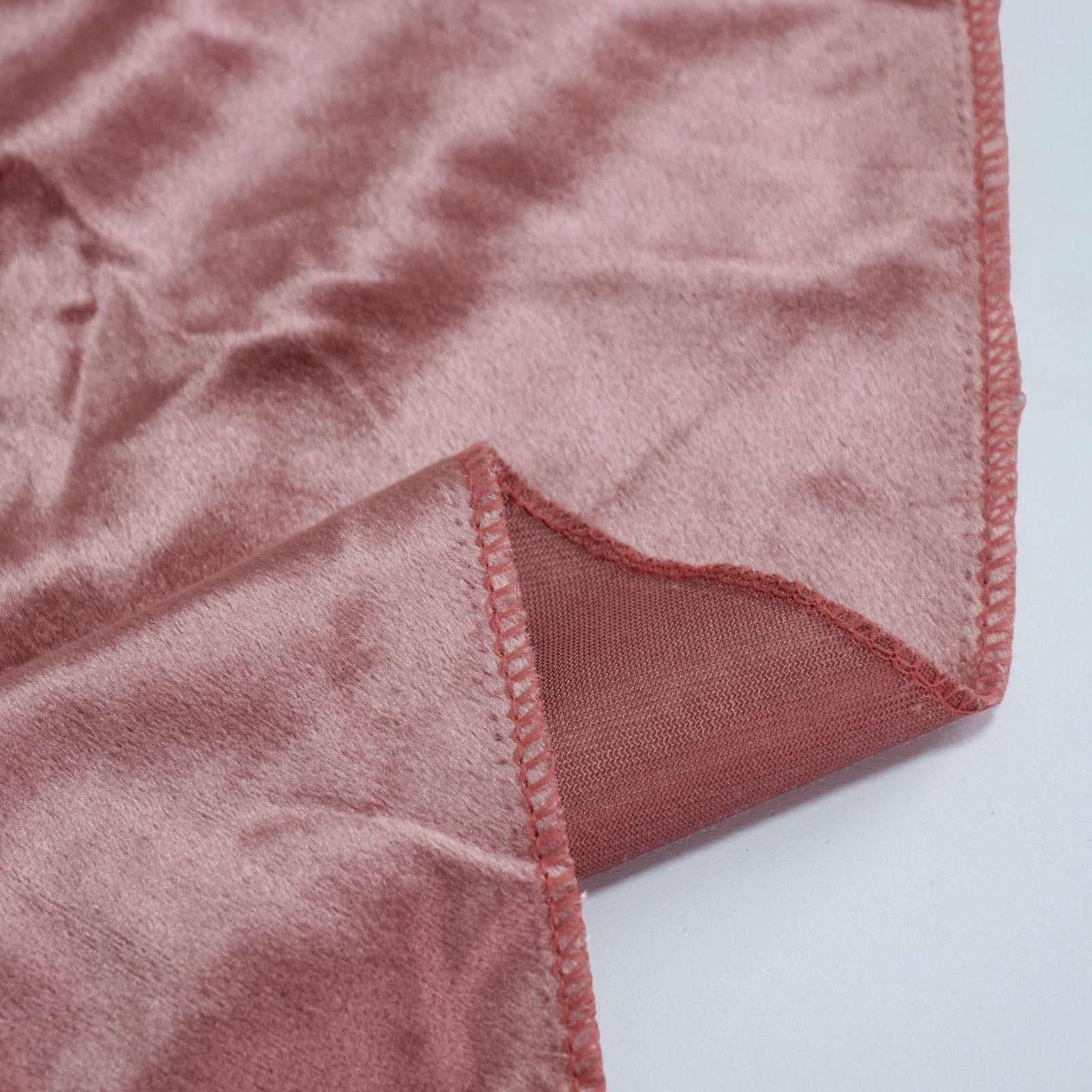 Dusty rose round velvet tablecloth, soft and seamless design.