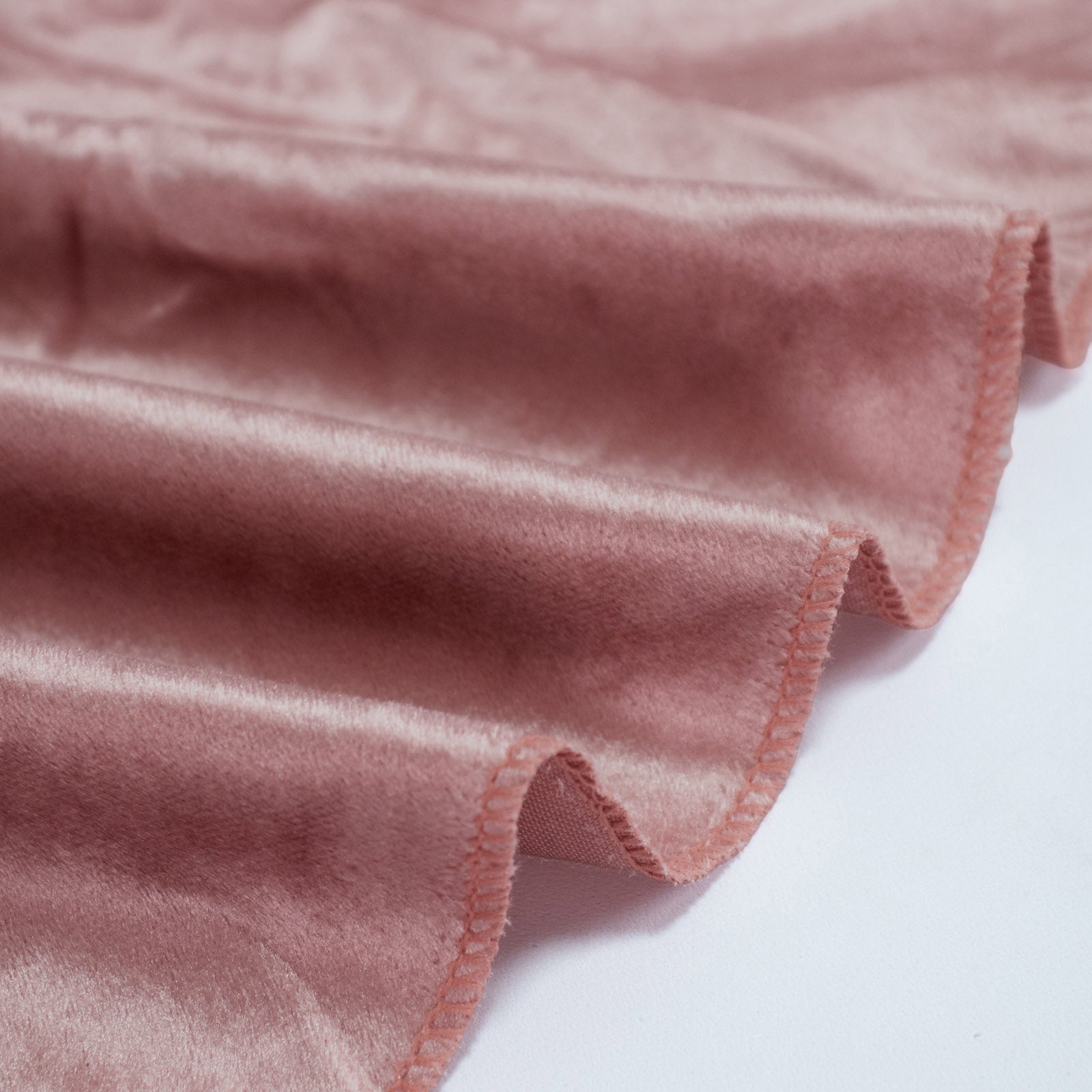 Dusty rose velvet round tablecloth, soft and seamless design.