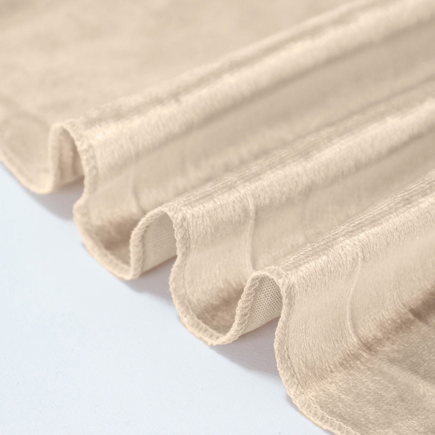 Champagne premium velvet round tablecloth, soft and seamless design.