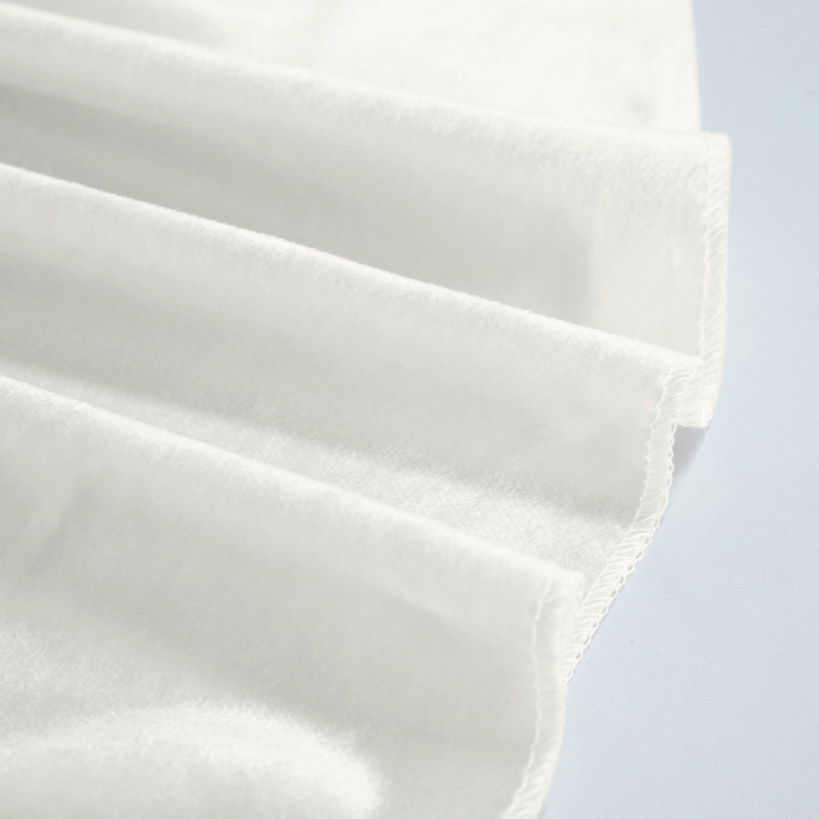 Ivory seamless velvet round tablecloth, soft and reusable.