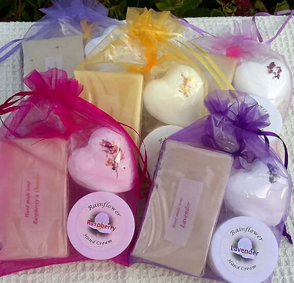 Lavender lilac organza gift bags with drawstring, ideal for party favors.