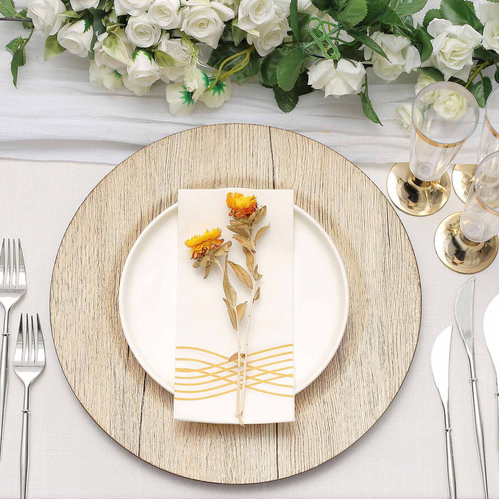 Natural table setting with elegant floral accents and gold details. Perfect for events.