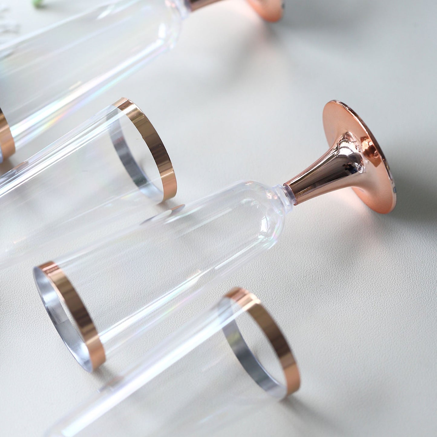 Plastic 5oz Champagne Flutes, Disposable Champagne Glasses with Rose Gold Rimmed and Detachable Base