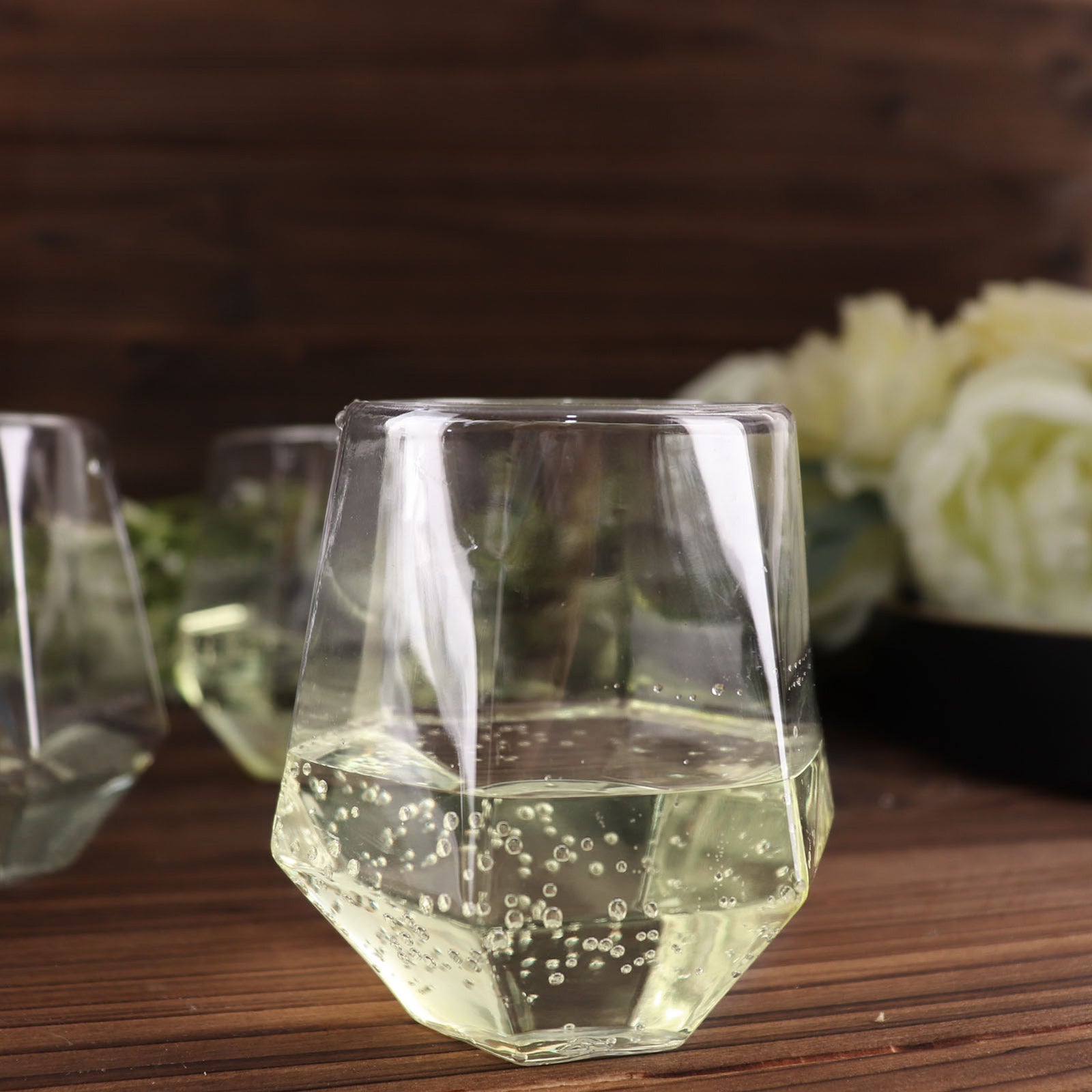 Clear plastic diamond-shaped shatterproof whiskey cups, reusable stemless wine glasses.