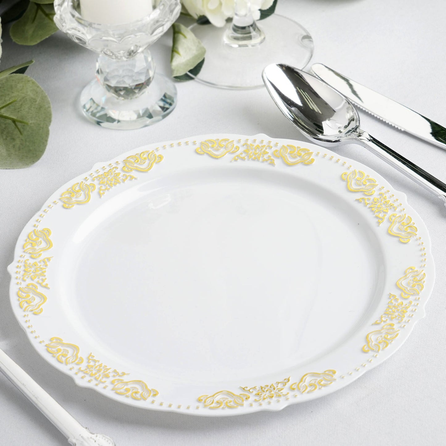 10 Pack Gold Embossed 7.5Inch Plastic Appetizer Salad Plates, Round White/Gold With Scalloped Edges