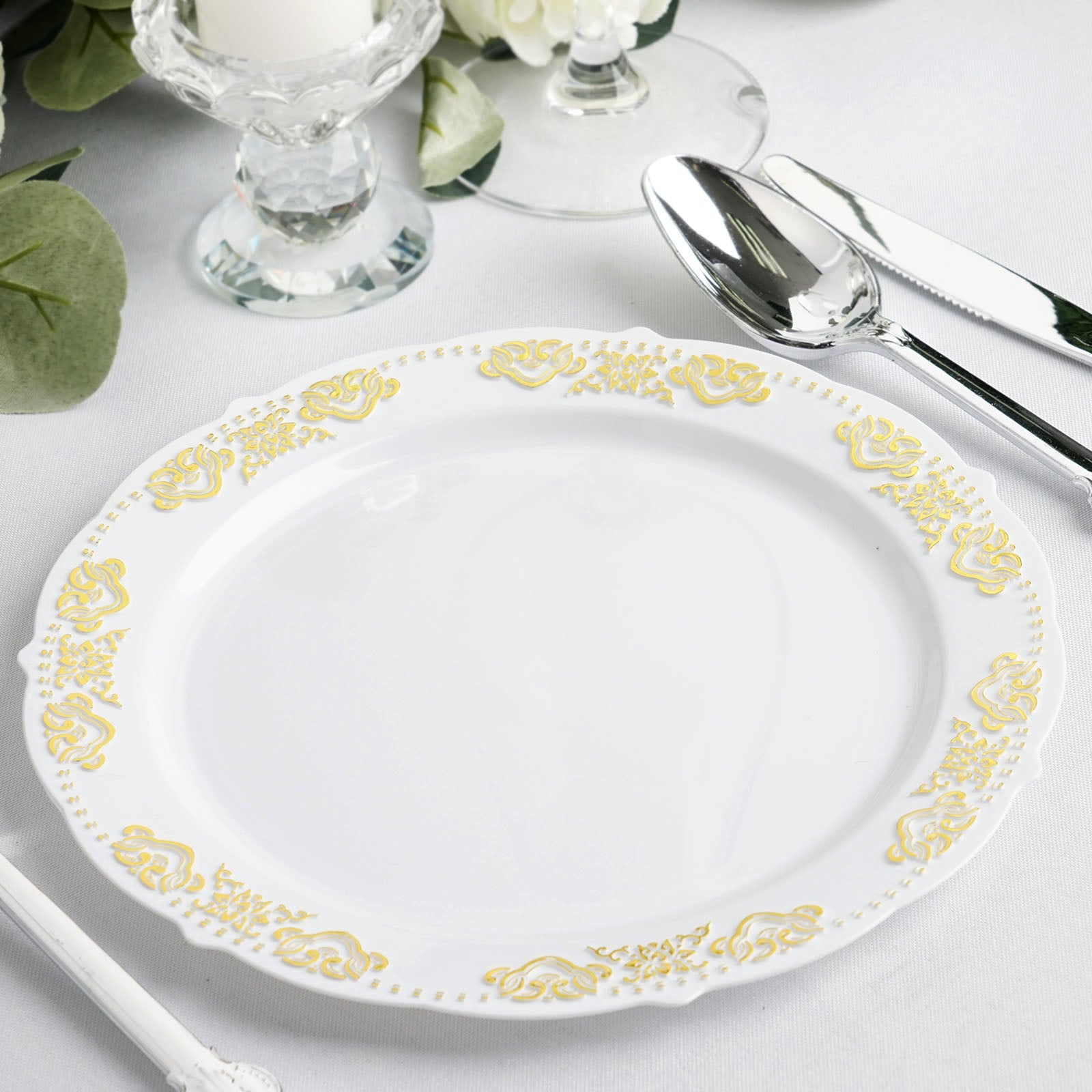 10 Pack Gold Embossed 7.5Inch Plastic Appetizer Salad Plates, Round White/Gold With Scalloped Edges