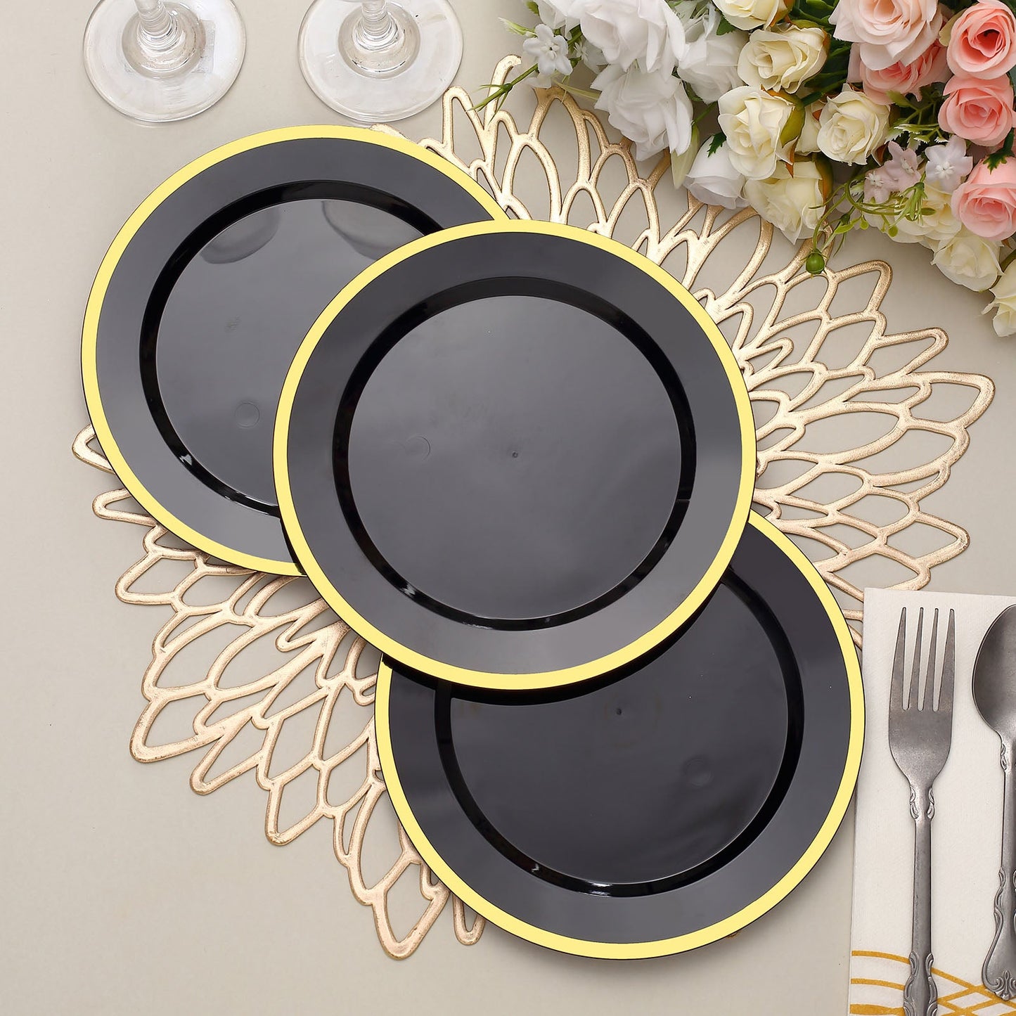 7" Regal Black and Gold Round Plastic Dessert Plates, 10 Pack.