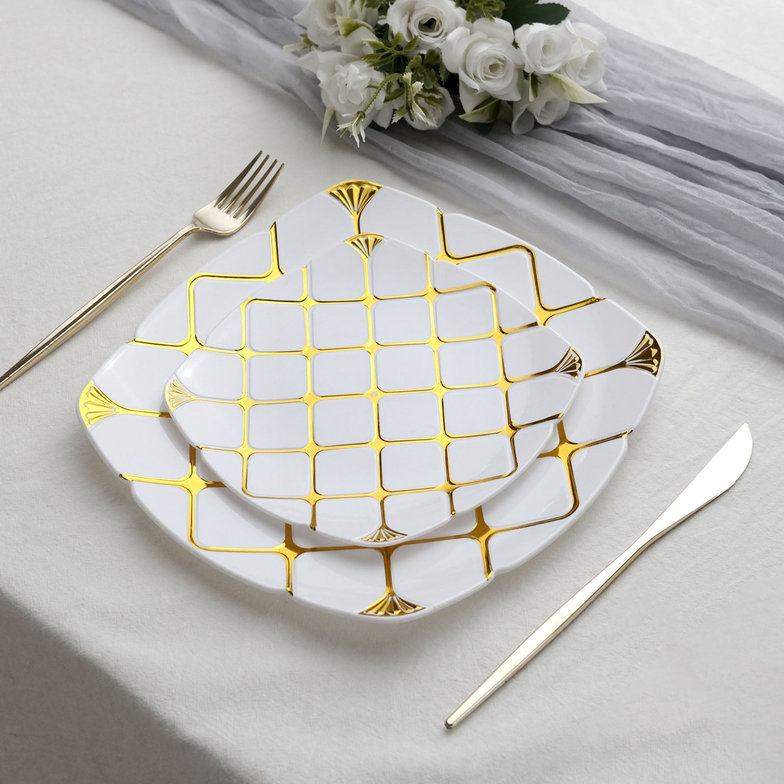 White and gold geometric dinner plates, disposable 10 pack.