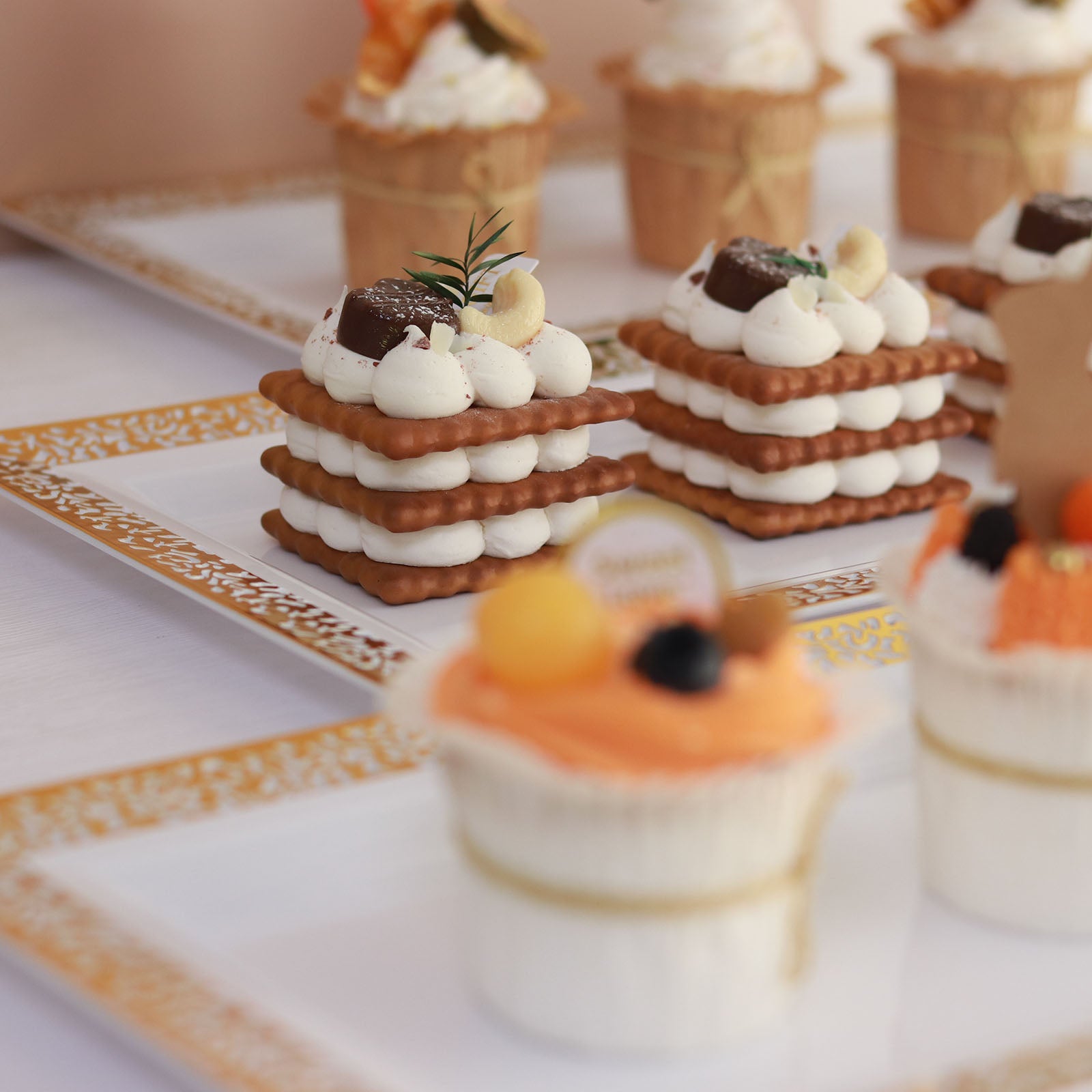 Lace Print Design Rectangular Plastic 14 Inch Gold and White Serving Trays 4 Pack