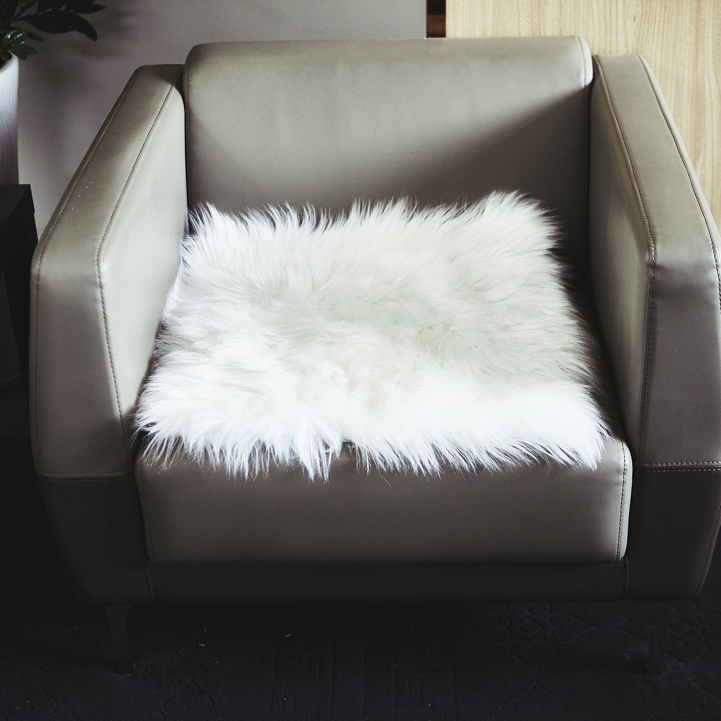 White Faux Sheepskin Fur Shag Area Rug 20 Inch Square