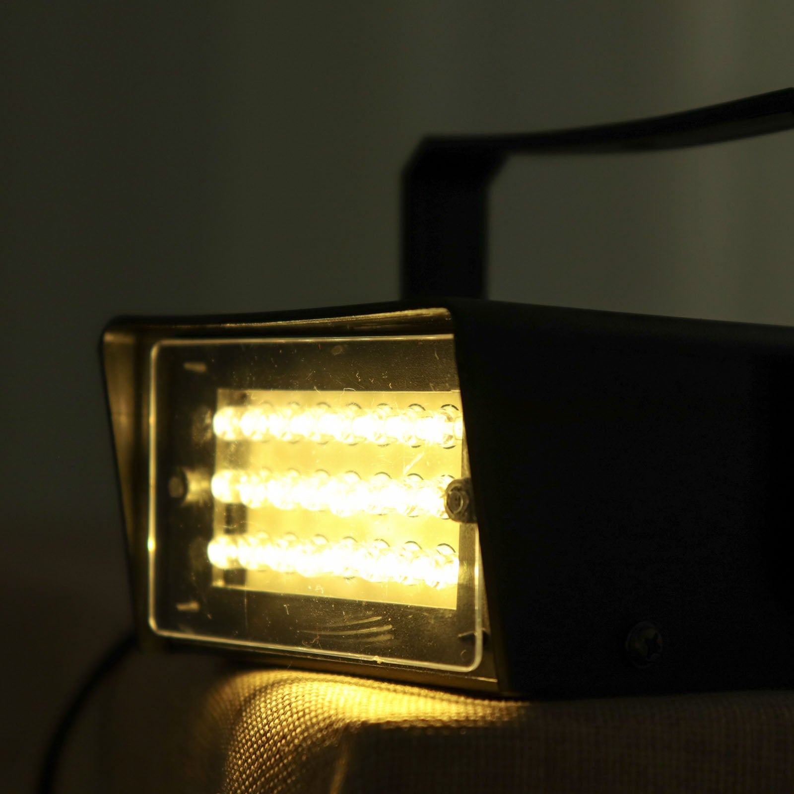 Warm white mini strobe light with 24 LEDs for stage uplighting.