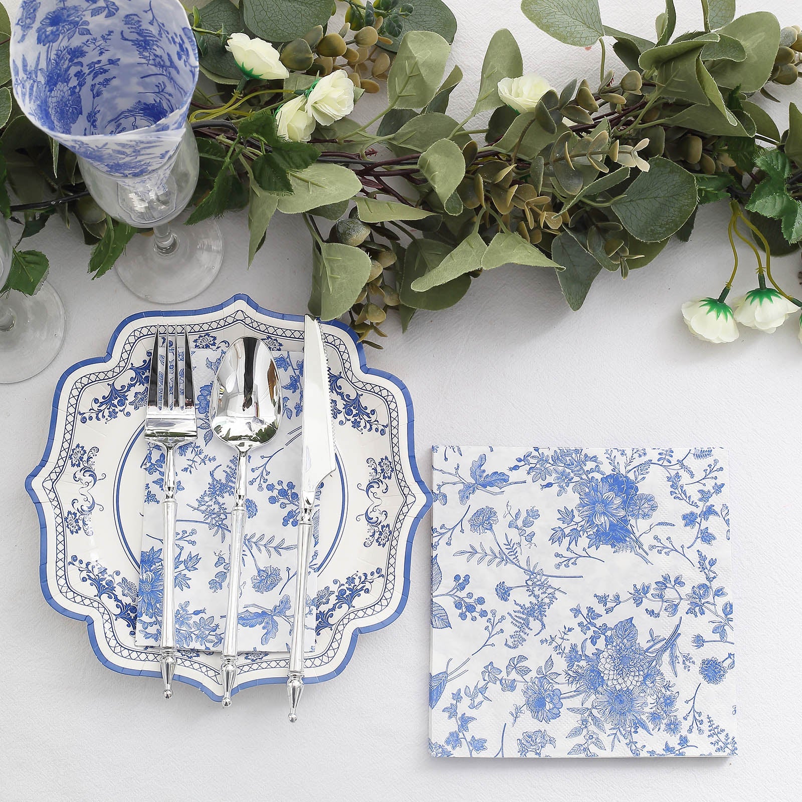 20 Pack | White / Blue Chinoiserie Floral Print 2-Ply Paper Napkins