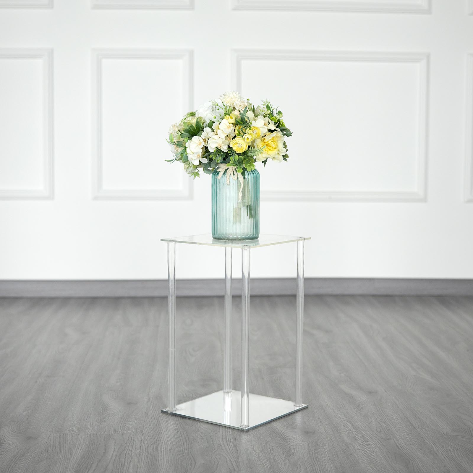 Clear acrylic wedding vase with square mirror base, featuring a flower arrangement.