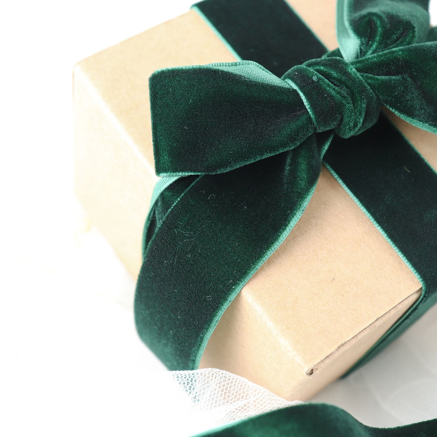 Hunter emerald green velvet ribbon on a gift box.