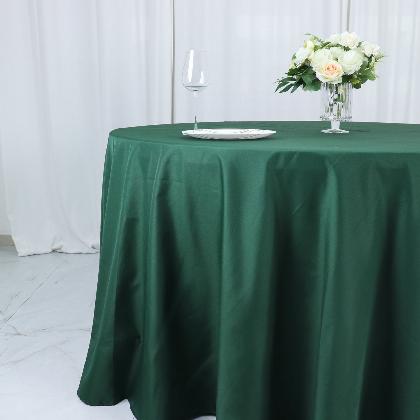 Hunter Emerald Green Seamless Tablecloth 132 Inches