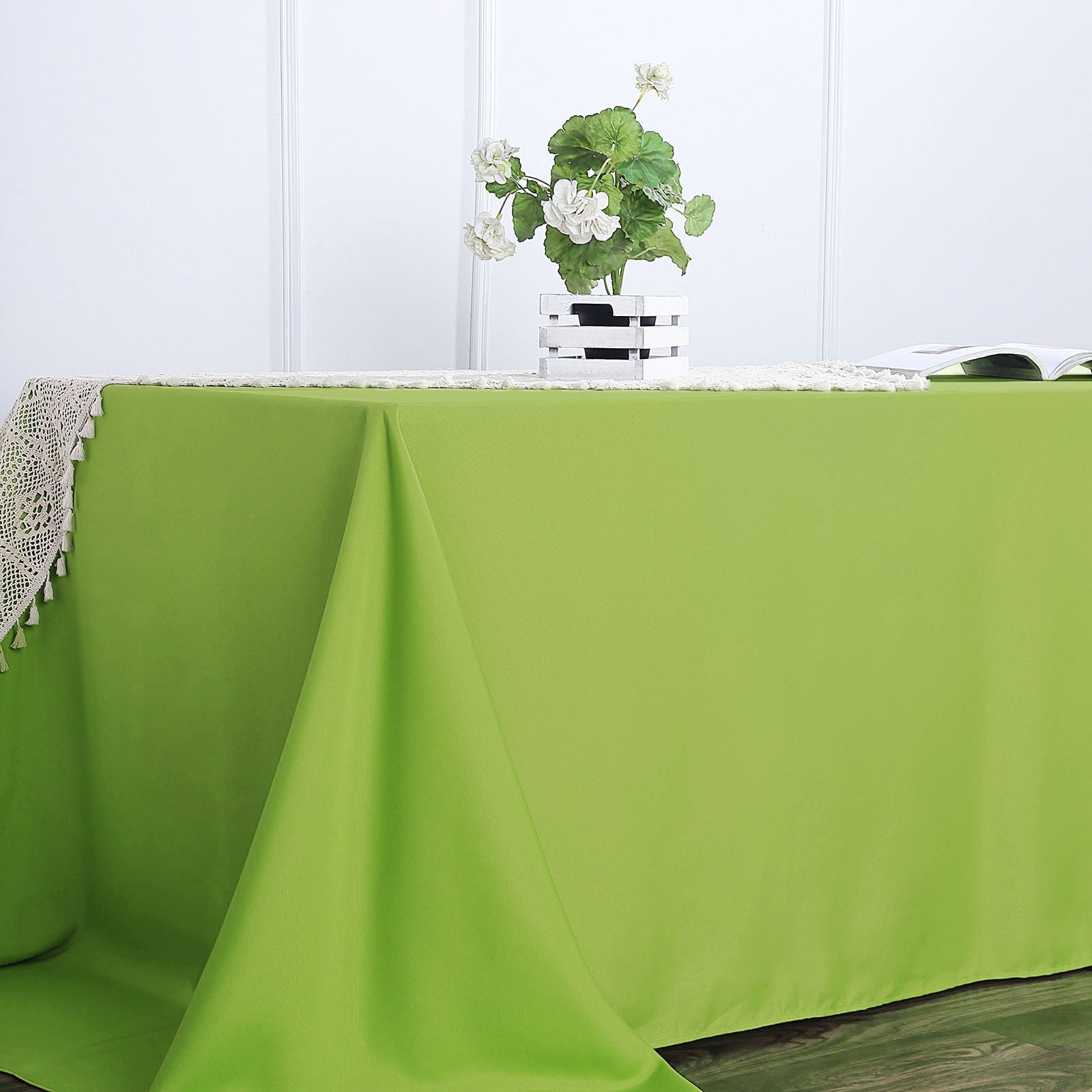 Rectangle Apple Green Polyester Tablecloth 90x156 Inch