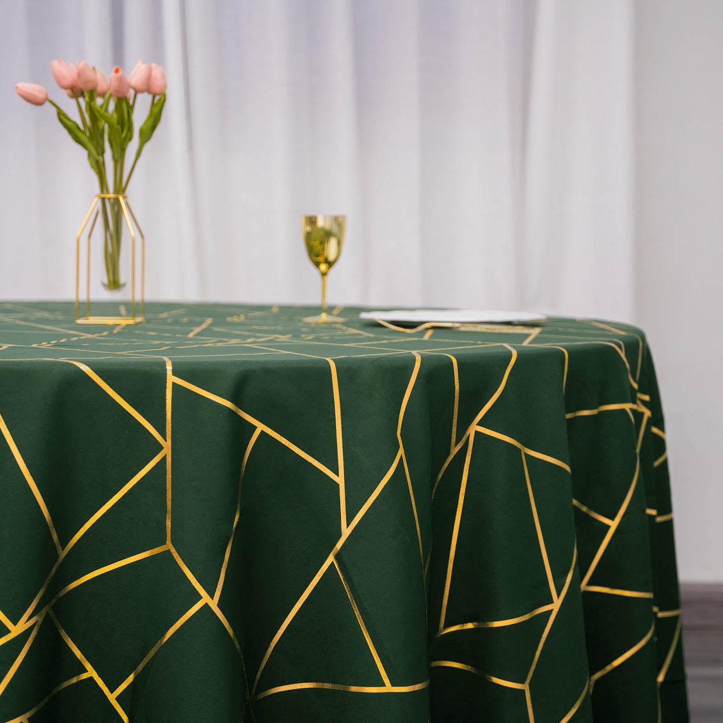 Hunter Emerald Green 120 Inch Round Tablecloth With Gold Geometric Design In Polyester