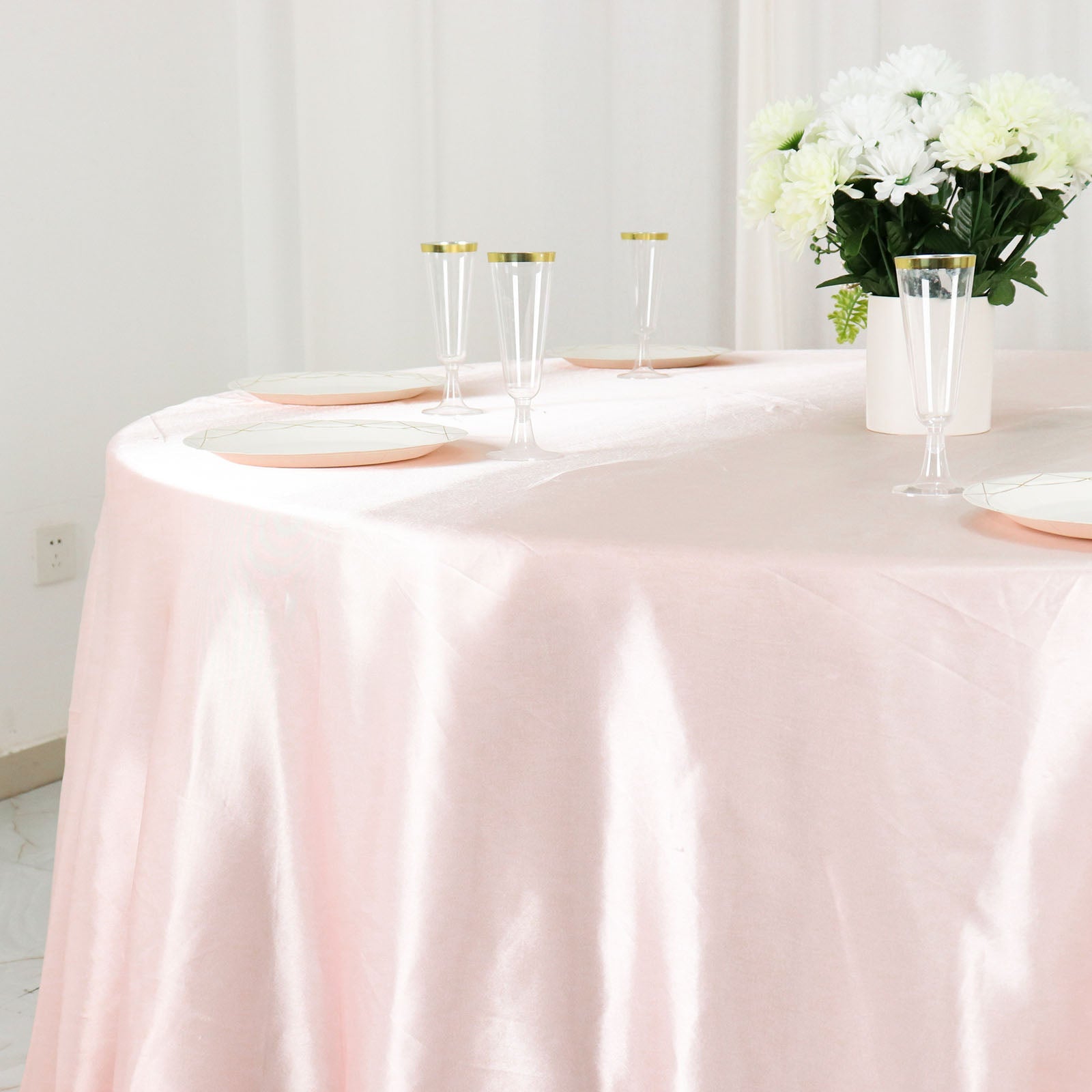 132 Inch Round Tablecloth In Blush Rose Gold