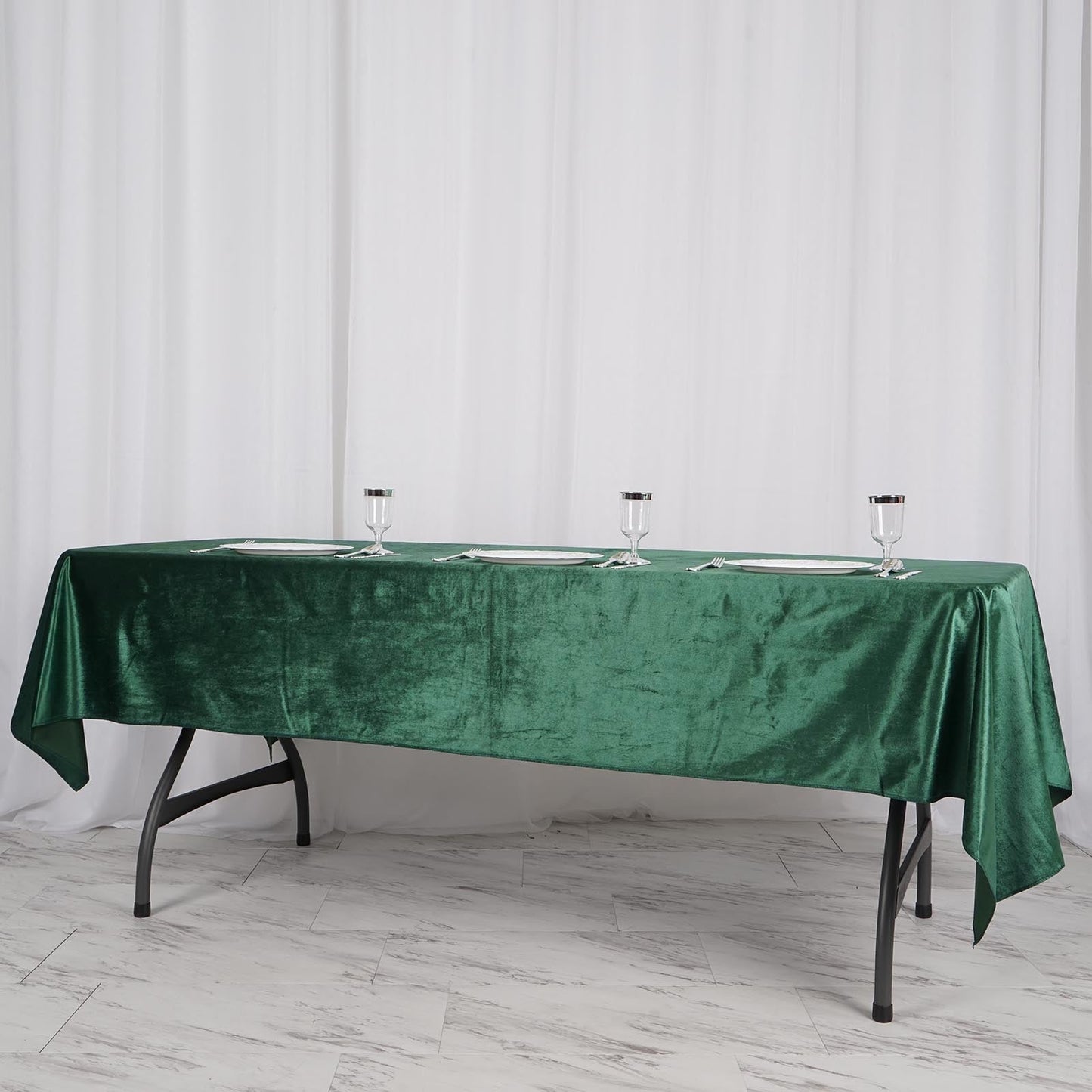 Premium 60 Inch x 102 Inch Seamless Linen Reusable Velvet Rectangle Tablecloth in Hunter Emerald Green Color