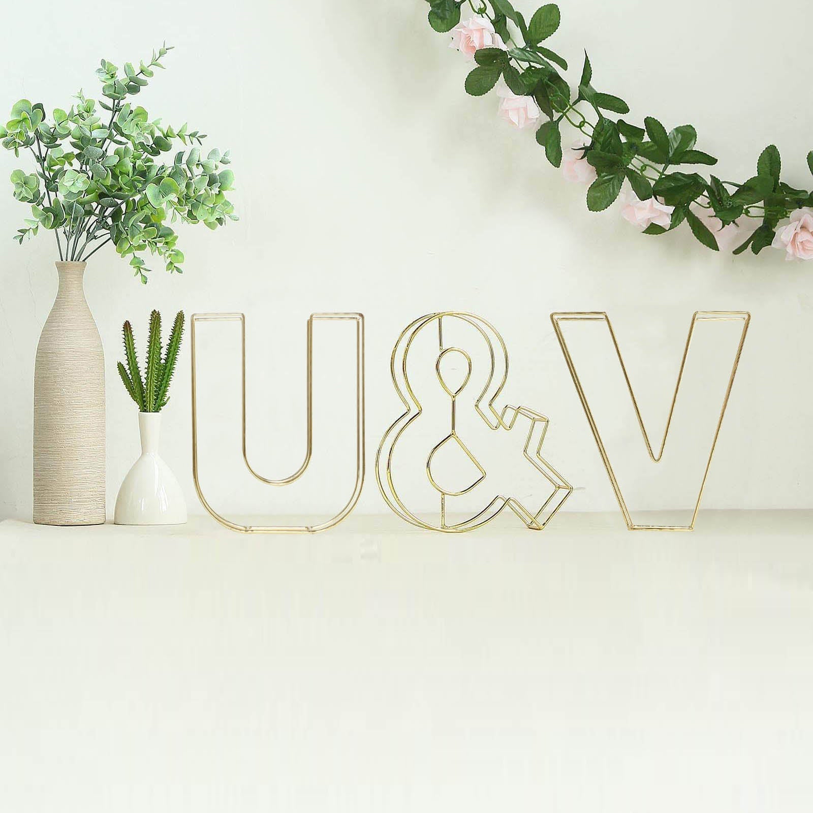 Gold freestanding wire letter "U" wedding centerpiece decor.